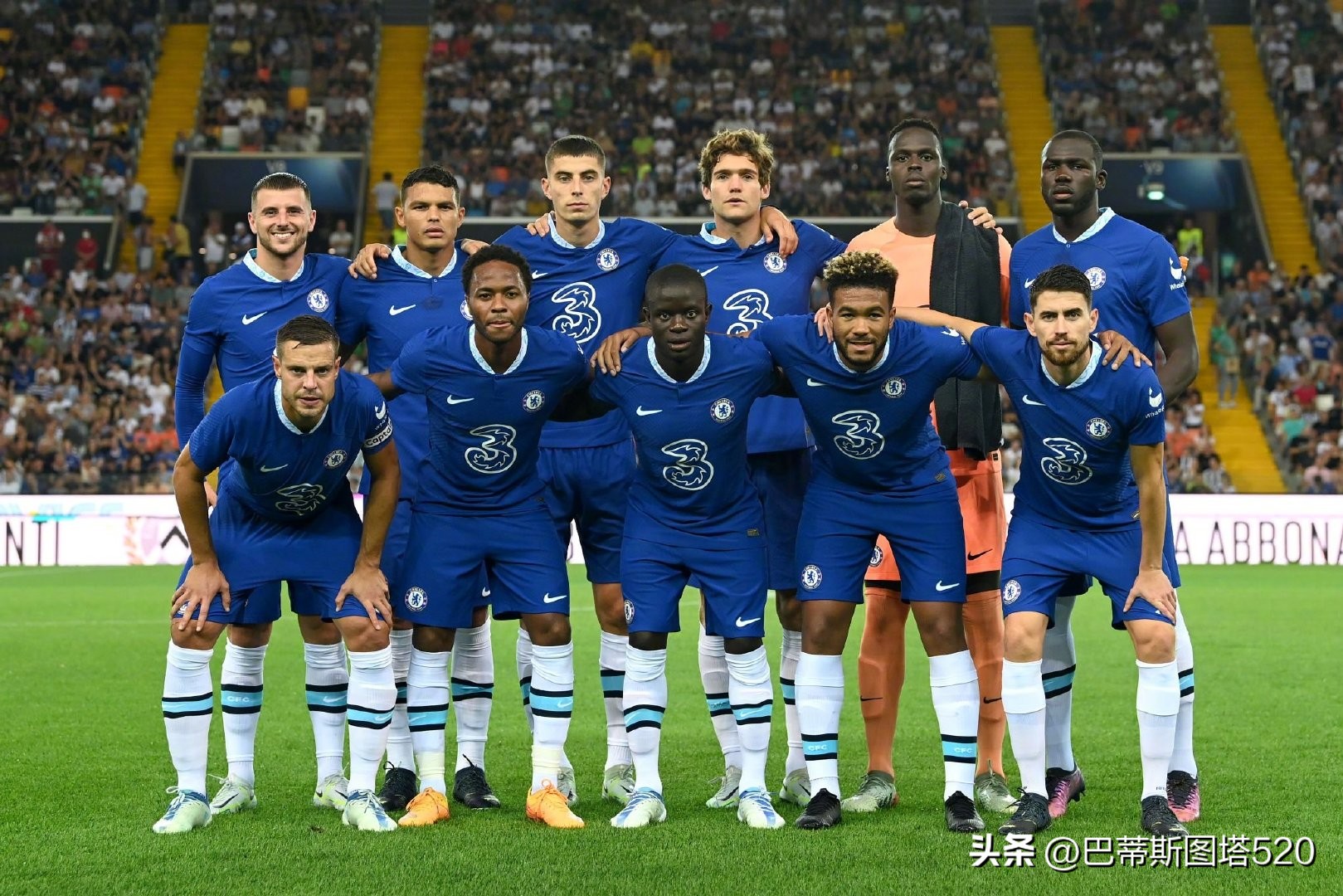 两名中卫 两名中卫