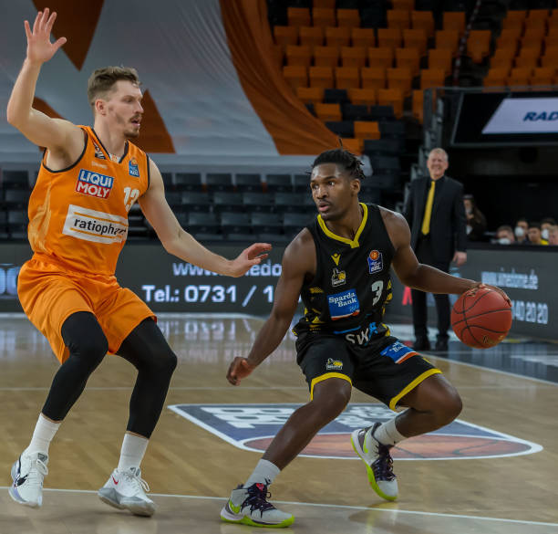 的教练担任 的教练担任